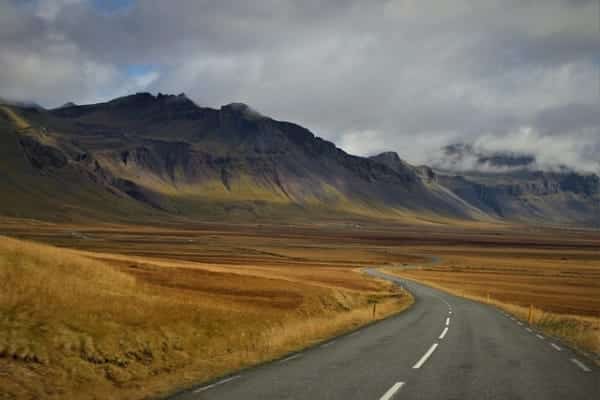 Tips Perjalanan Jauh dengan Mobil: Nyaman, Aman, dan Hemat